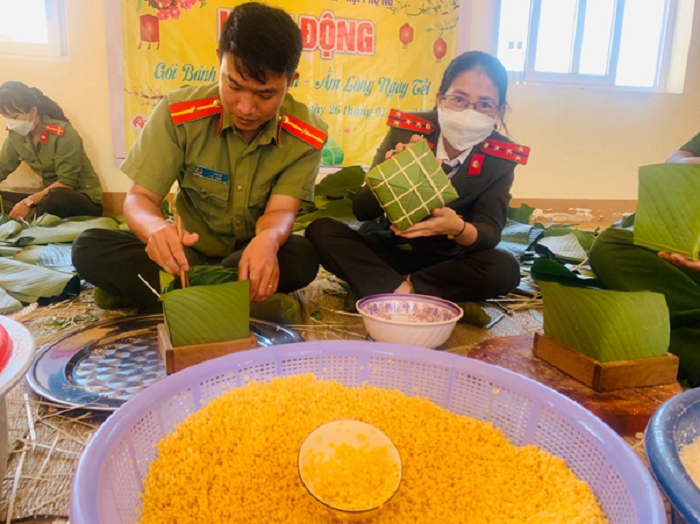 TET TRONG NHA TAM GIU 1